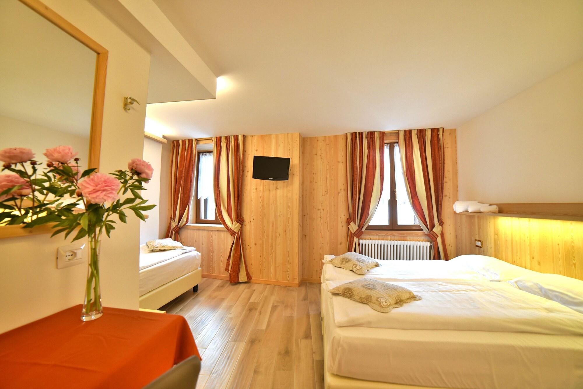 Albergo Stelvio บอร์มิโอ ภายนอก รูปภาพ