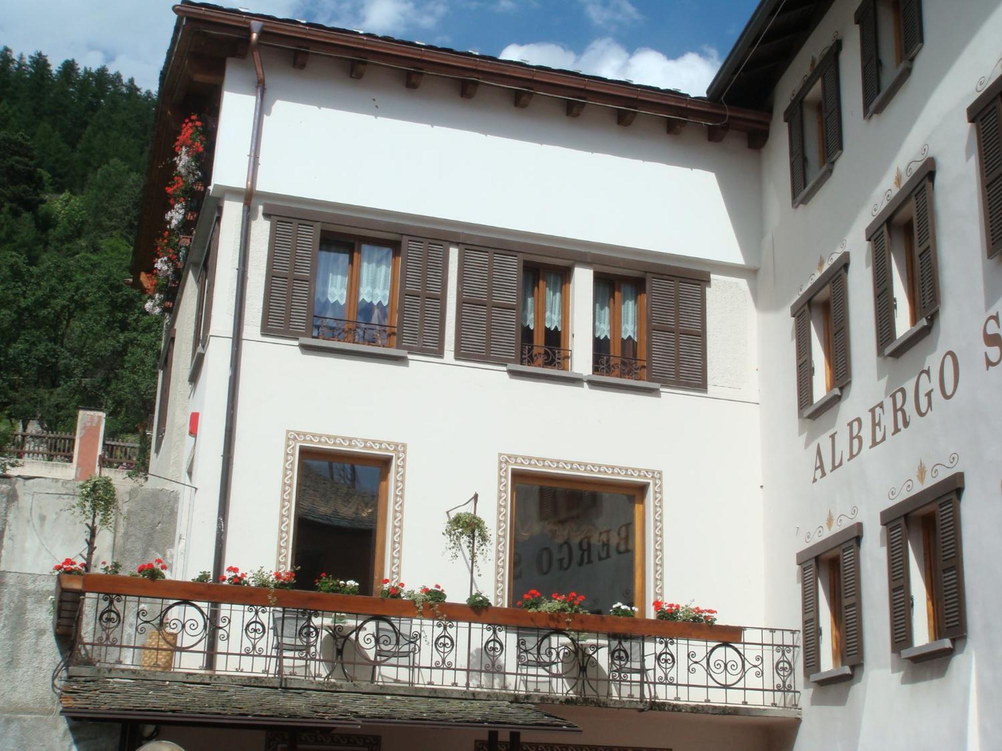 Albergo Stelvio บอร์มิโอ ภายนอก รูปภาพ